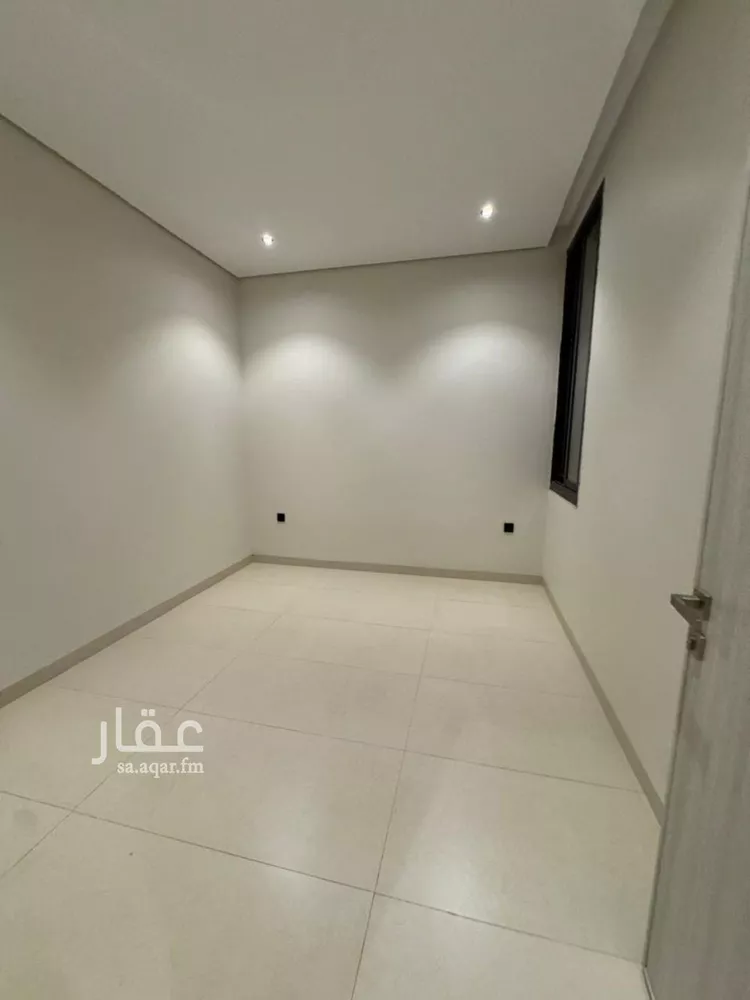 Floor for Sale in Riyadh Al Yarmouk 12