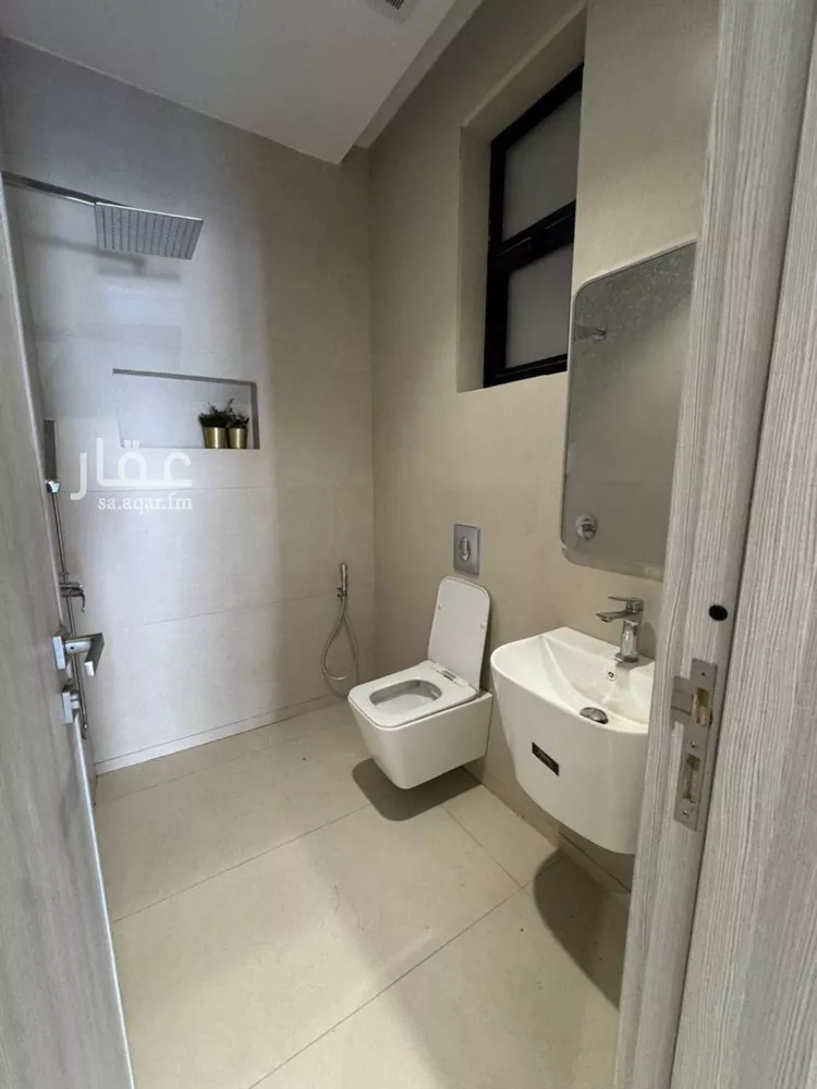 Floor for Sale in Riyadh Al Yarmouk 13