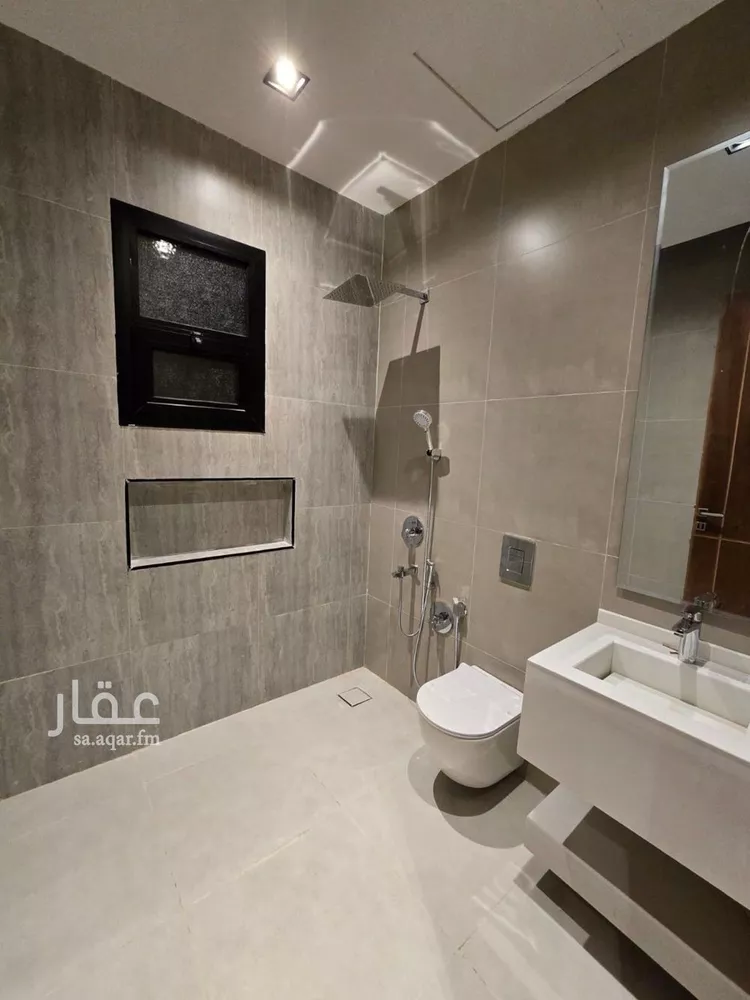 Floor for Sale in Riyadh Al Yarmouk 14