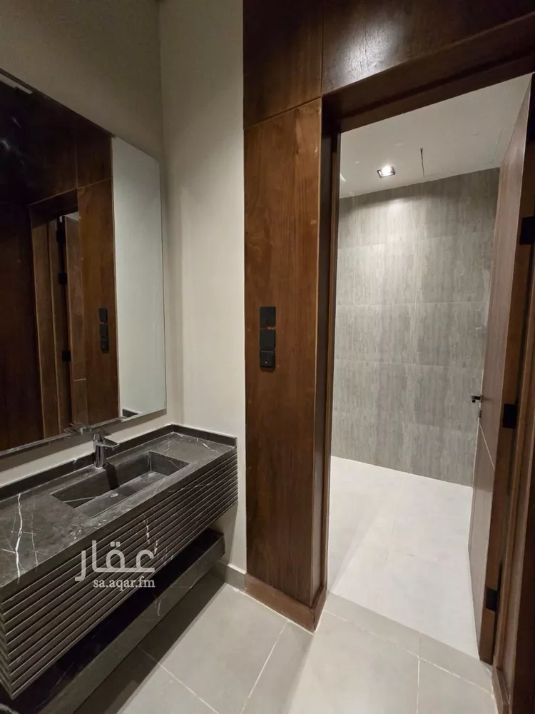 Floor for Sale in Riyadh Al Yarmouk 8