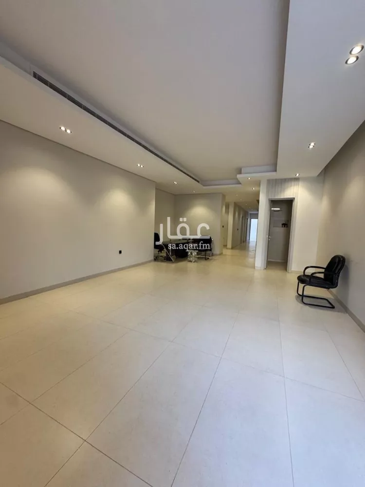 Floor for Sale in Riyadh Al Yarmouk 7
