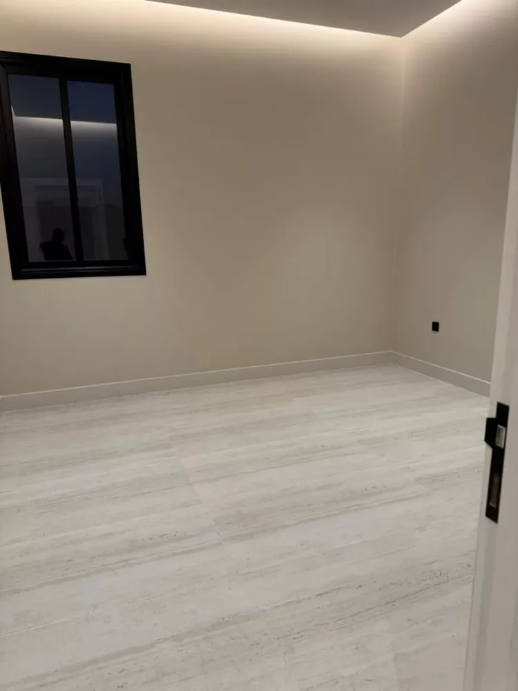 Floor for Sale in Riyadh Al Janadriyah 8