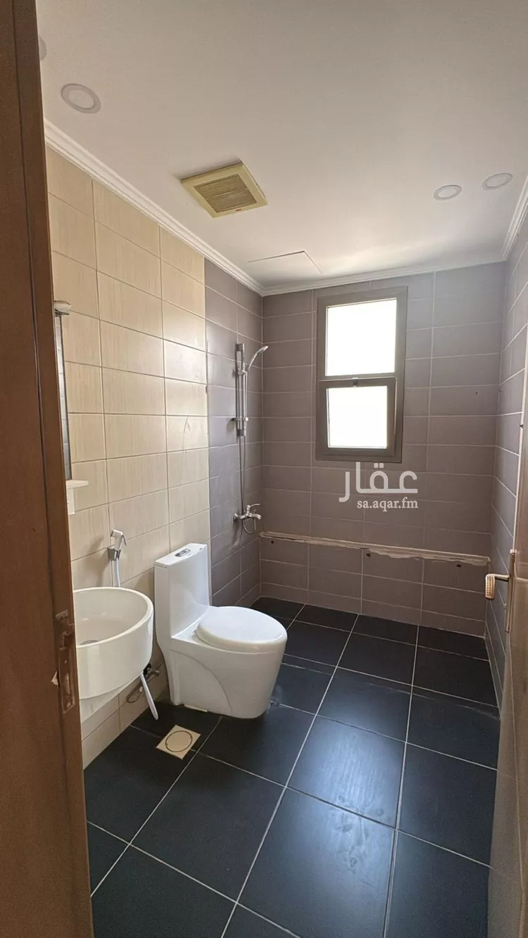 فيلا للإيجار في شارع العطر, حي الأمواج, مدينة الخبر, المنطقة الشرقية 9