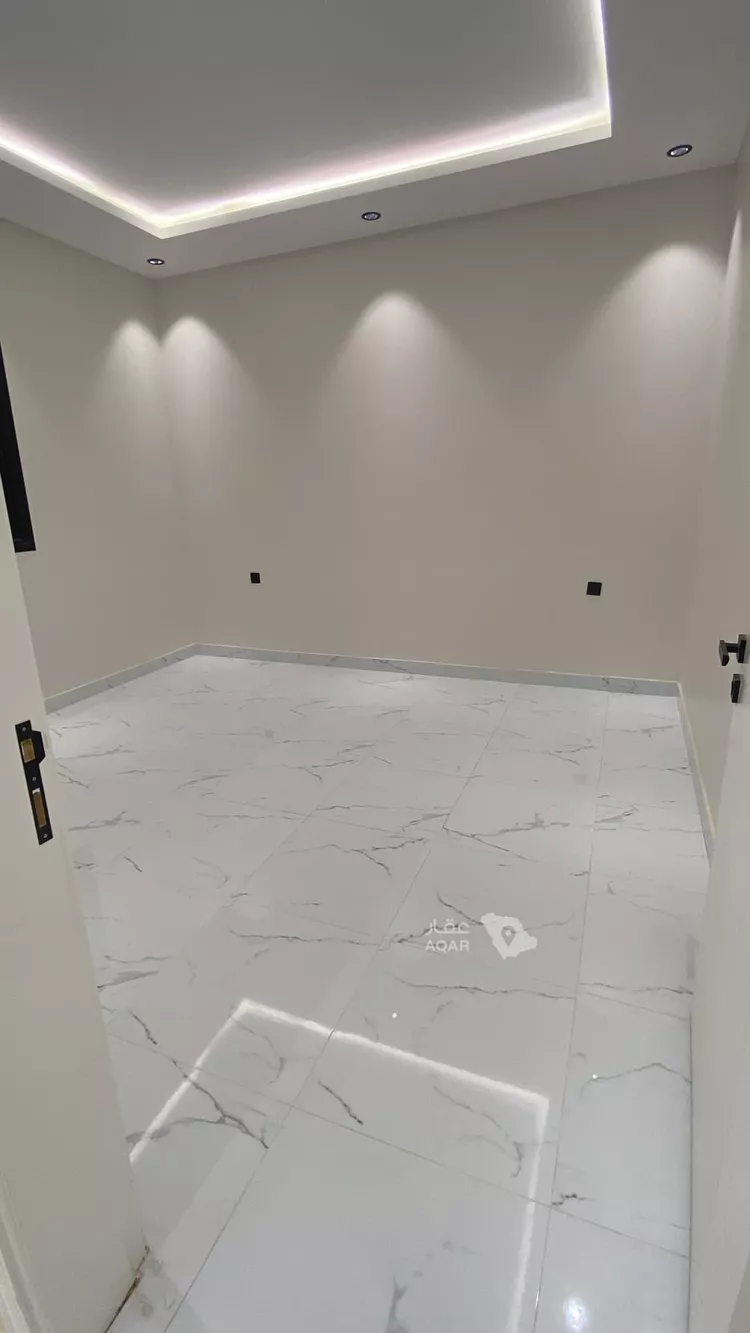 Floor for Sale in Medina Warqan ุตูุฑุฉ 5