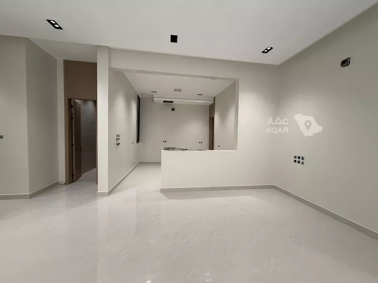 Floor for Sale in Riyadh Al Khaleej 4