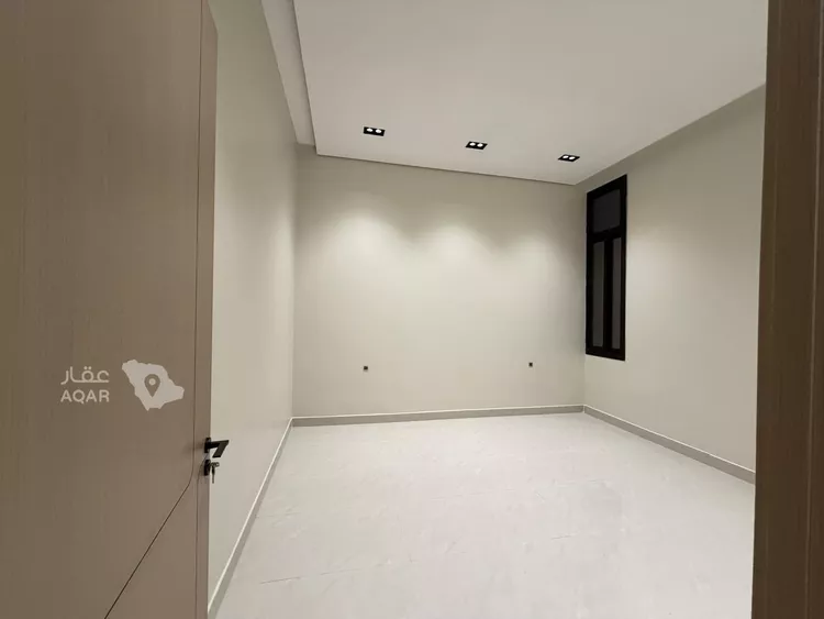 Floor for Sale in Riyadh Al Khaleej 6