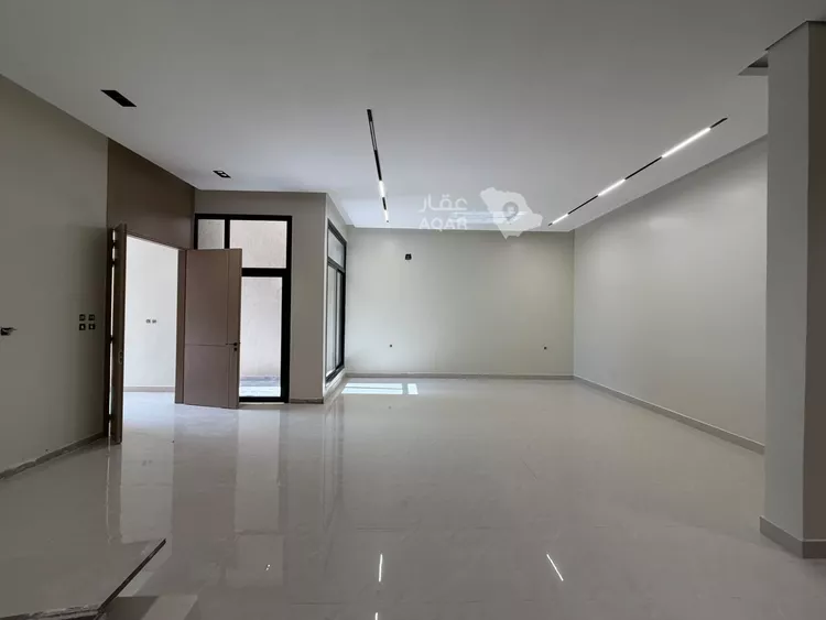 Floor for Sale in Riyadh Al Khaleej 3
