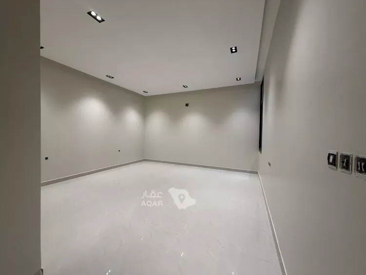 Floor for Sale in Riyadh Al Khaleej 2