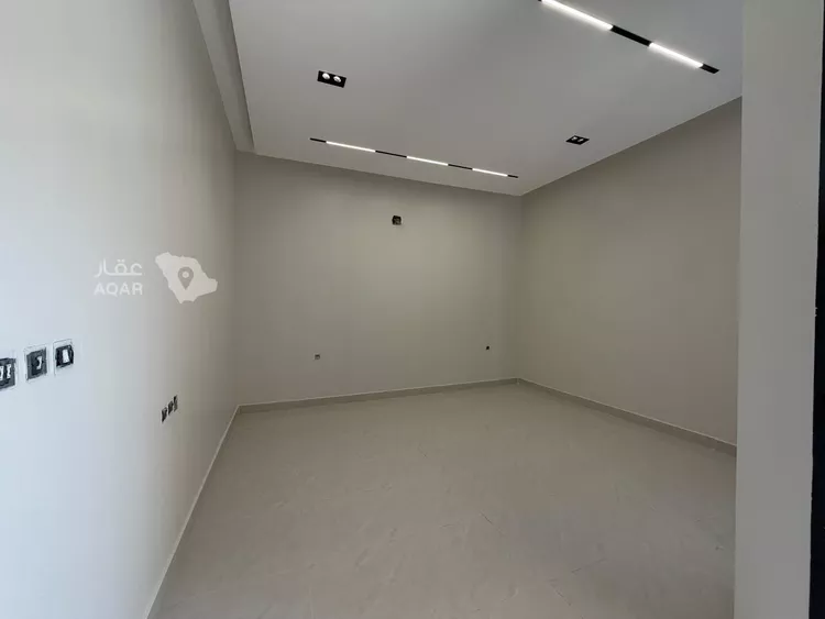 Floor for Sale in Riyadh Al Khaleej 7