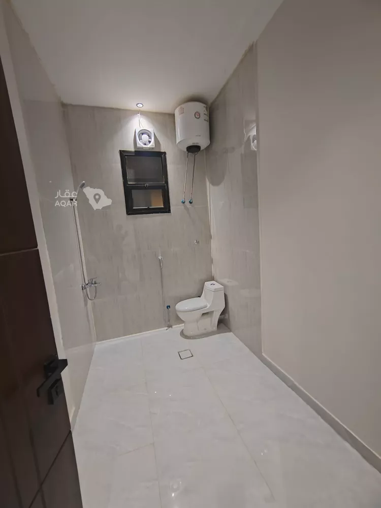 Floor for Sale in Riyadh Al Munsiyah 11