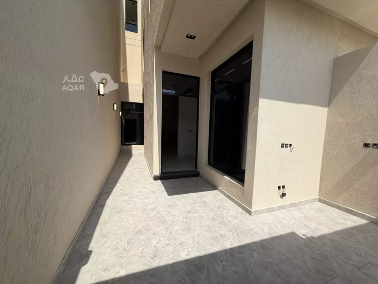 Floor for Sale in Riyadh Al Khaleej 8