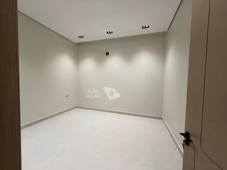 Floor for Sale in Riyadh Al Khaleej 10