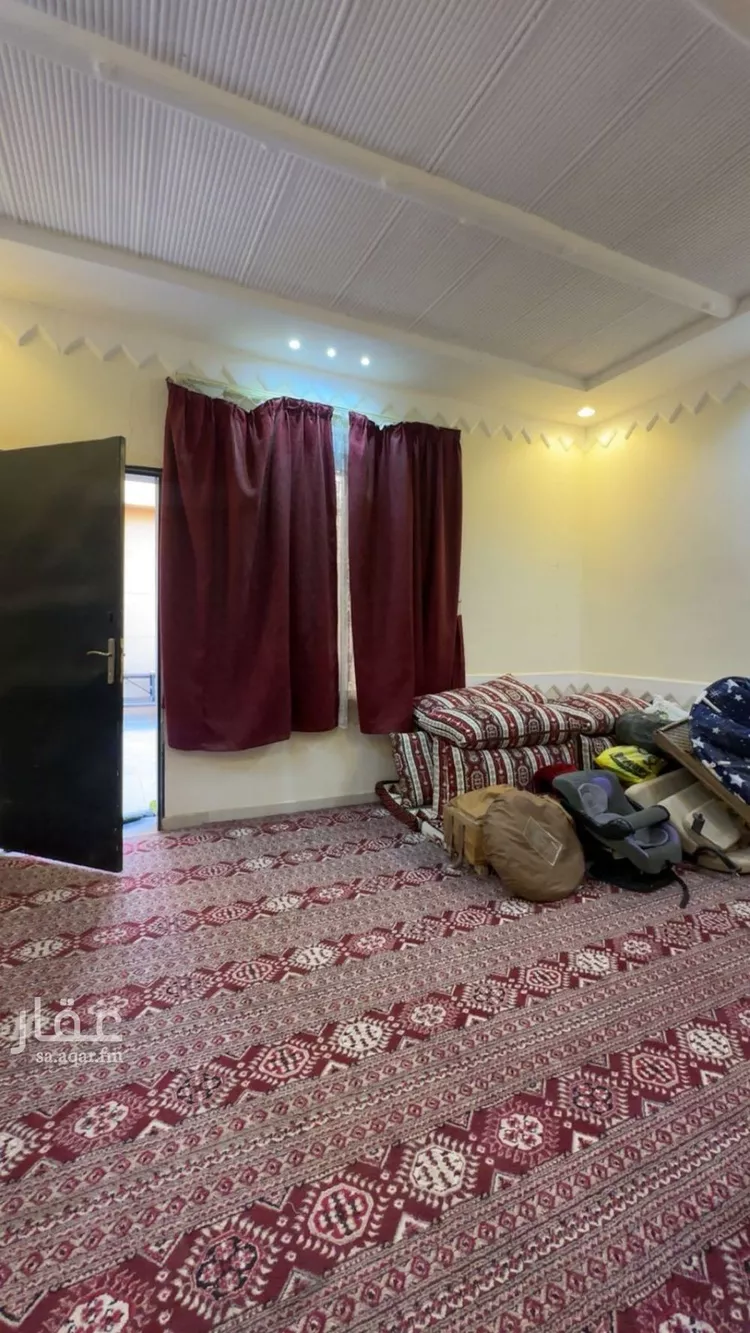 Floor for Sale in Riyadh Al Janadriyah