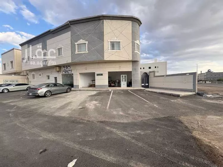Building for Sale in Medina King Fahd صورة 4