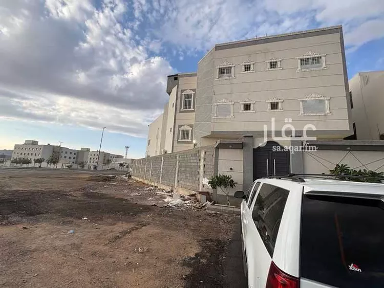 Building for Sale in Medina King Fahd صورة 2