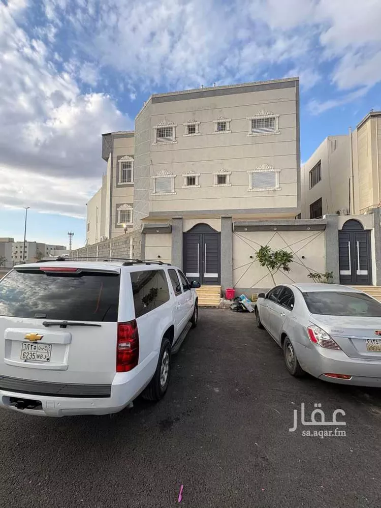Building for Sale in Medina King Fahd