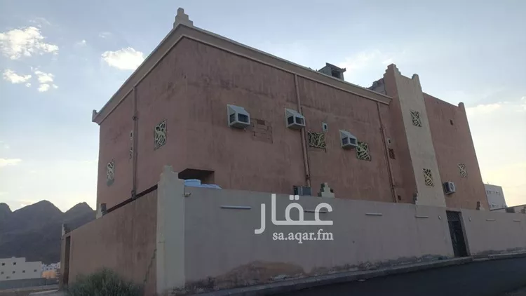 عمارة للبيع في شارع علي بن احمد الرزاز, حي ورقان, مدينة المدينة المنورة, منطقة المدينة المنورة صورة 2