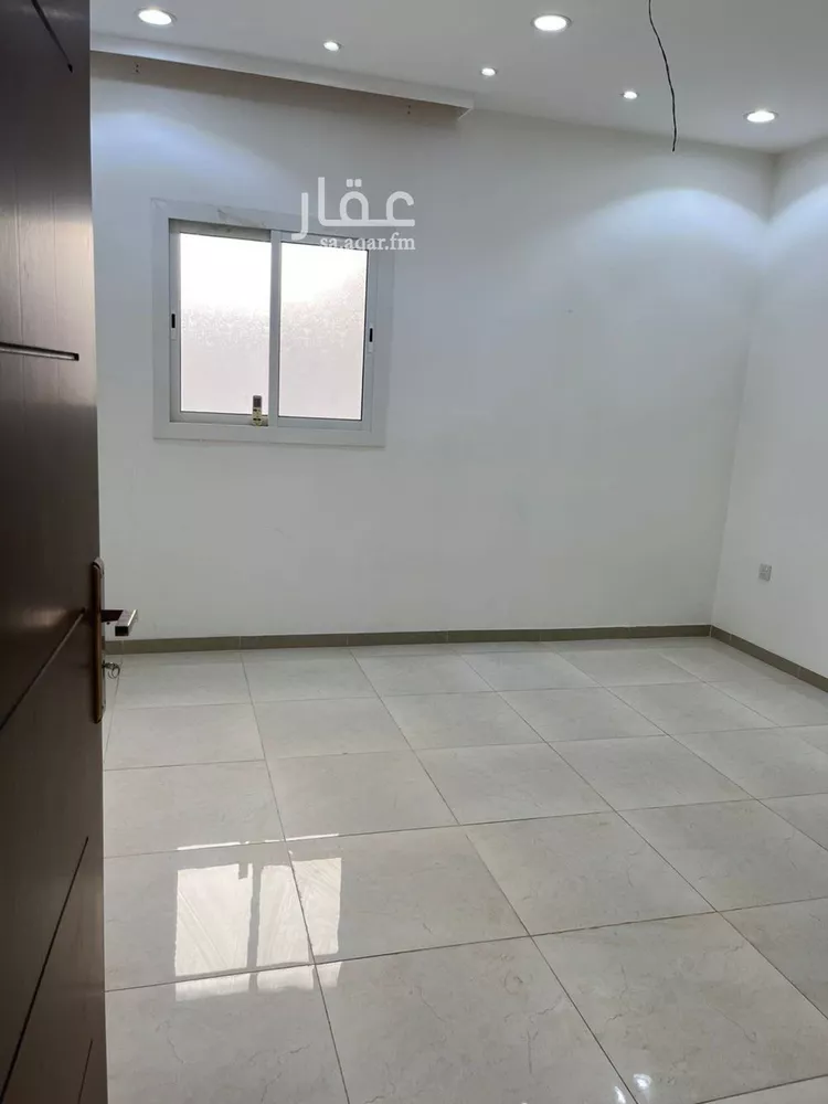 عمارة للبيع في شارع سيرين مولى انس بن مالك, حي بئر عثمان, مدينة المدينة المنورة, منطقة المدينة المنورة