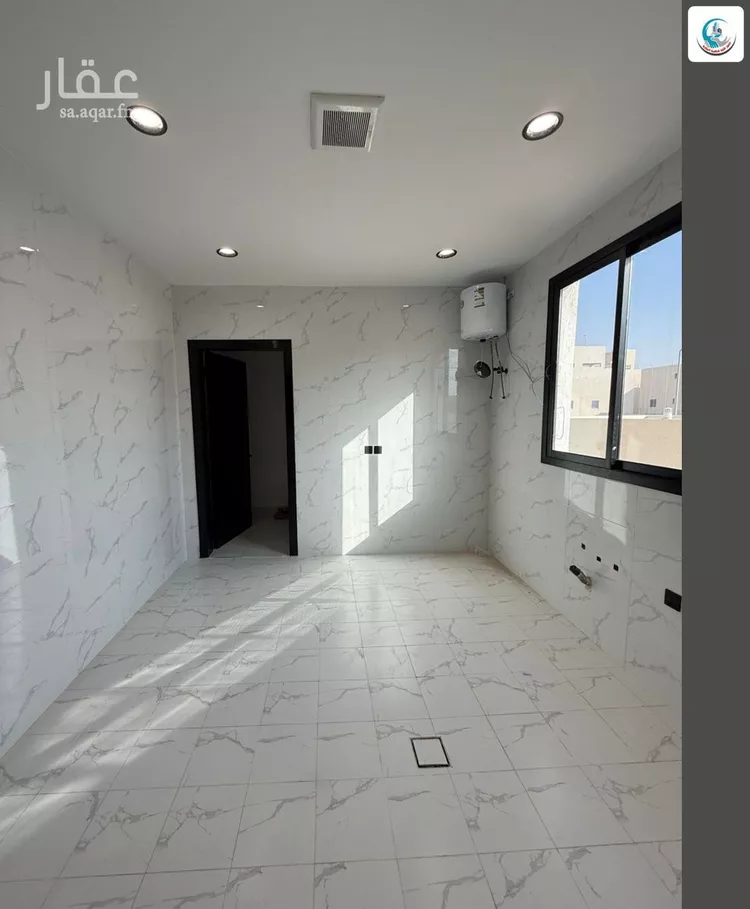 Floor for Sale in Riyadh Al Janadriyah 14