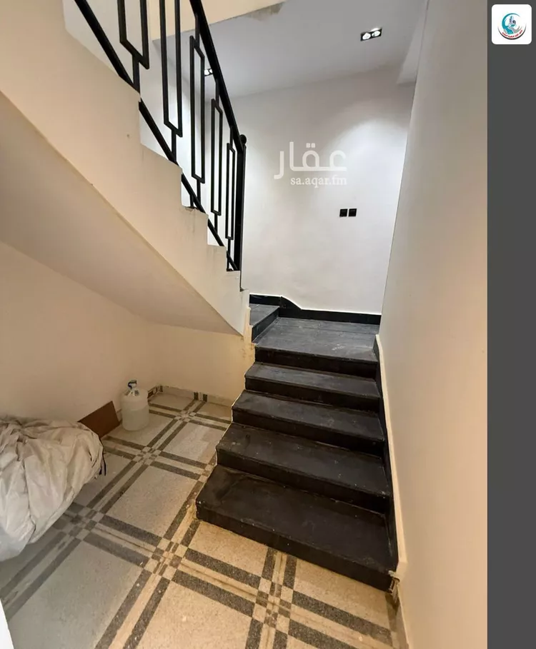 Floor for Sale in Riyadh Al Janadriyah 9
