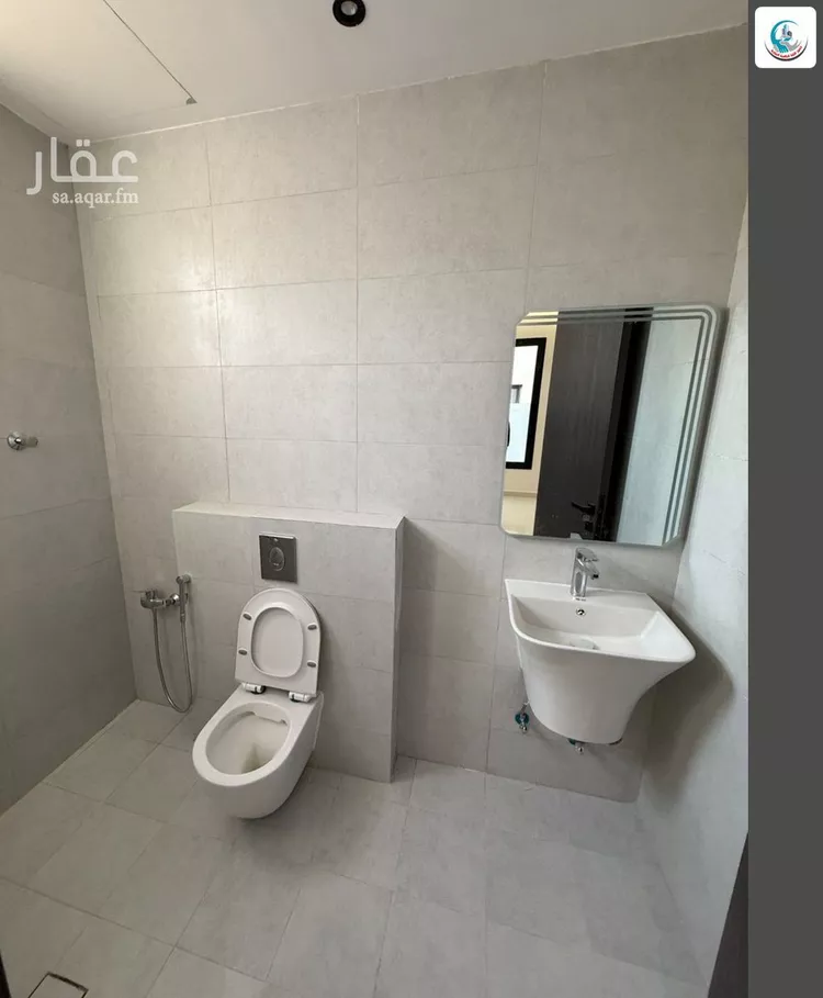 Floor for Sale in Riyadh Al Janadriyah 7