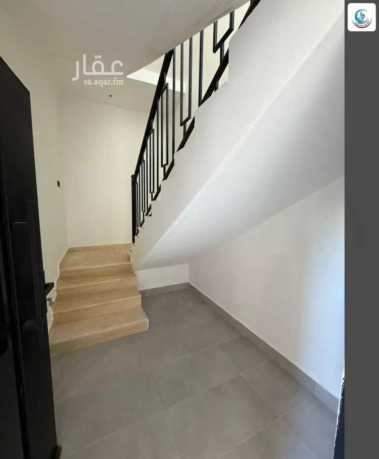Floor for Sale in Riyadh Al Janadriyah 8