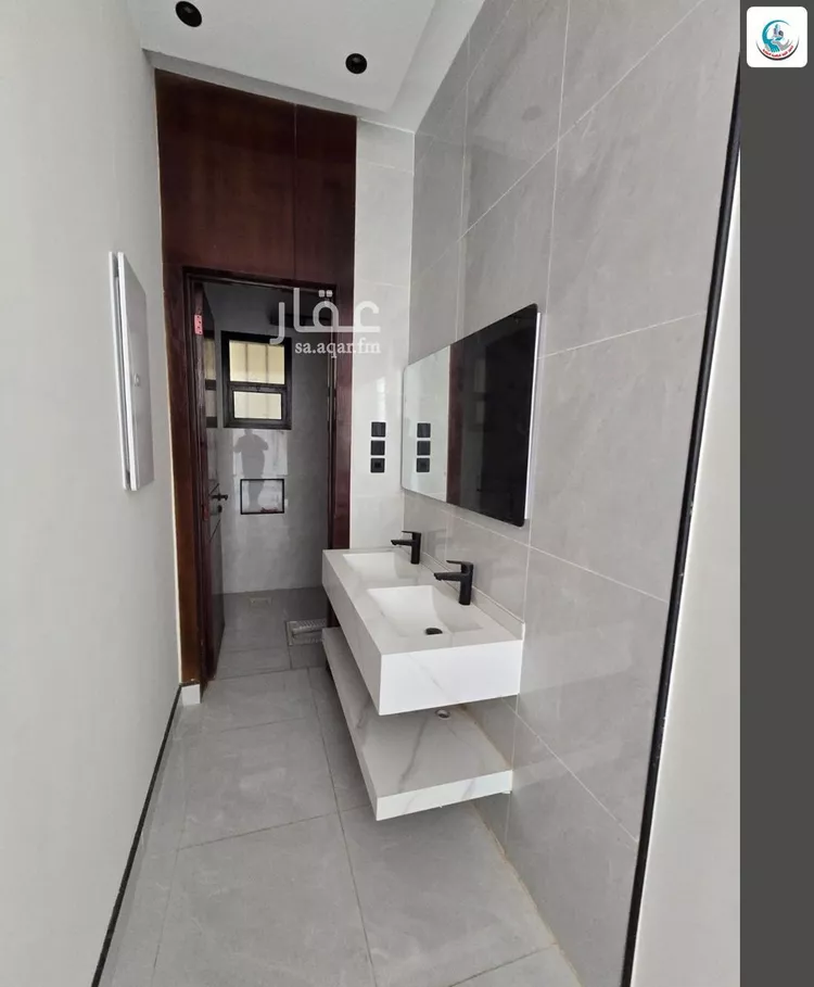 Floor for Sale in Riyadh Al Janadriyah 7