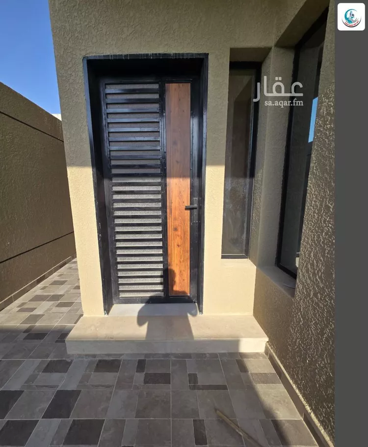 Floor for Sale in Riyadh Al Janadriyah 11