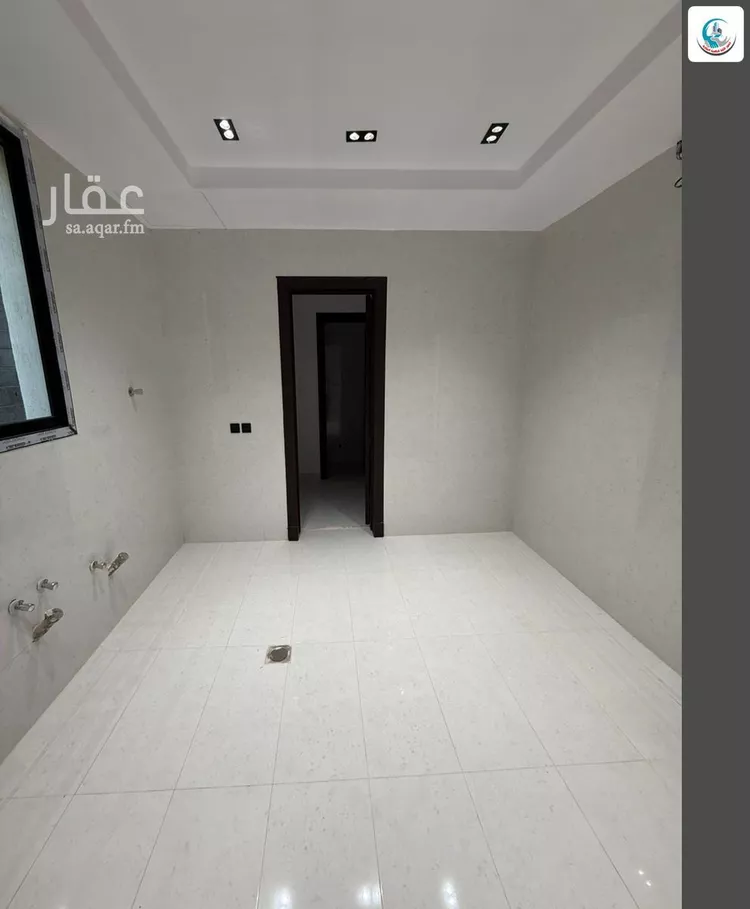 Floor for Sale in Riyadh Al Janadriyah 16