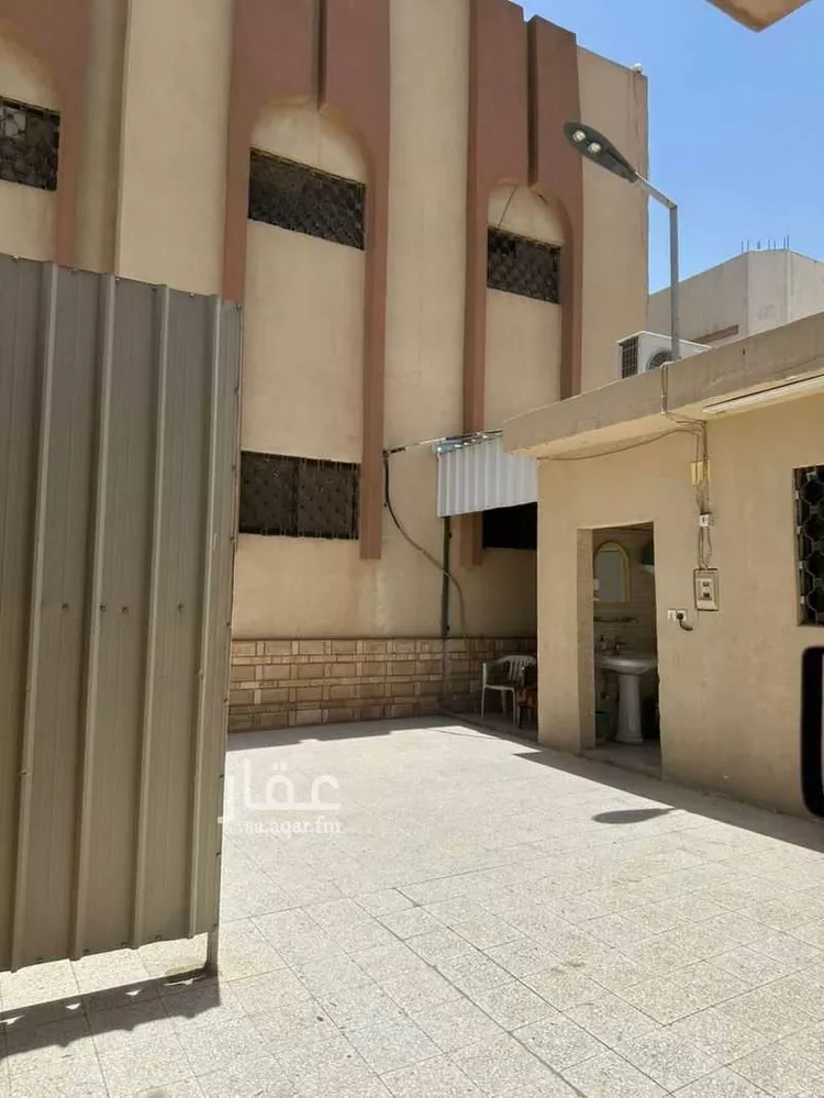 فيلا للبيع في شارع علي بن أحمد الظفري, حي الشفاء, مدينة الرياض, منطقة الرياض صورة 2