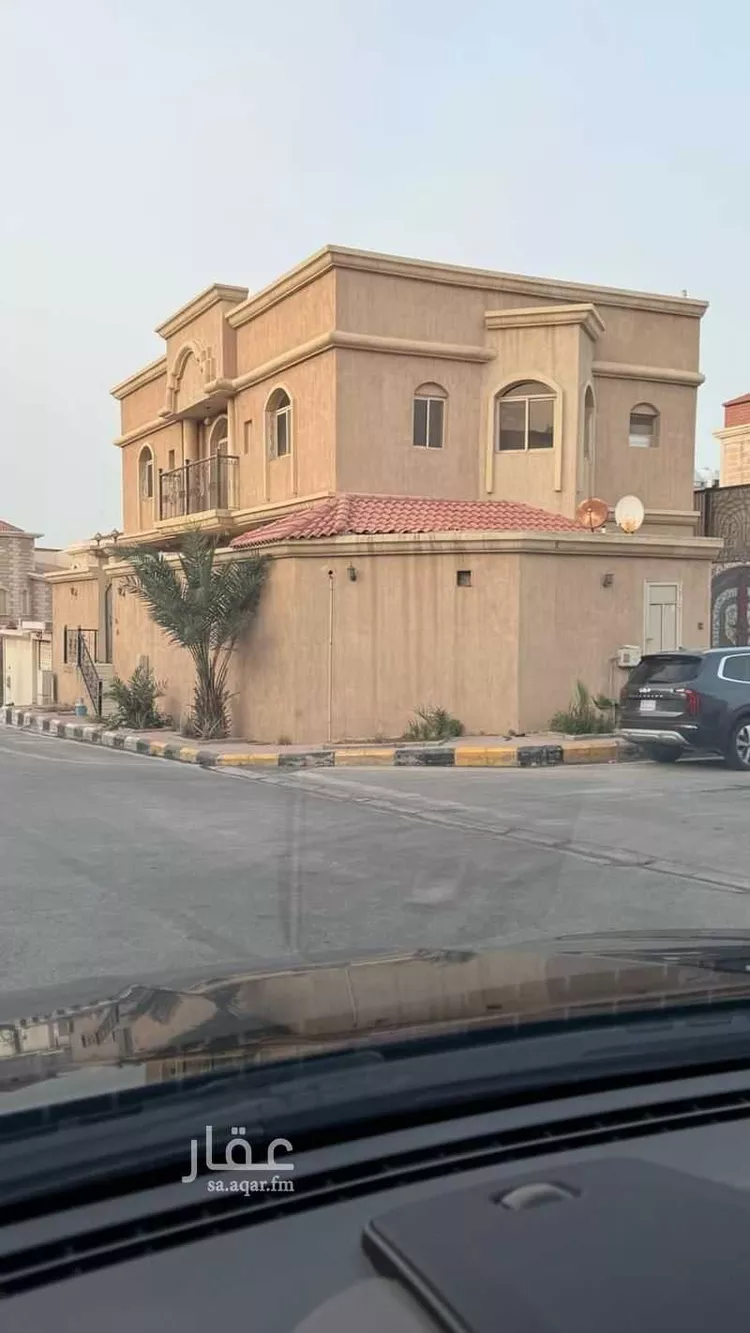 فيلا للبيع في شارع السريه, حي الجامعة, مدينة الظهران, المنطقة الشرقية صورة 2