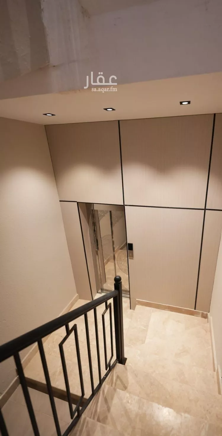 Floor for Sale in Riyadh Al Janadriyah 9