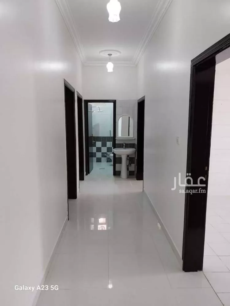 دور للإيجار في شارع عبدالرحمن الغافقي, حي غرناطة, مدينة المزاحمية, منطقة الرياض صورة 3