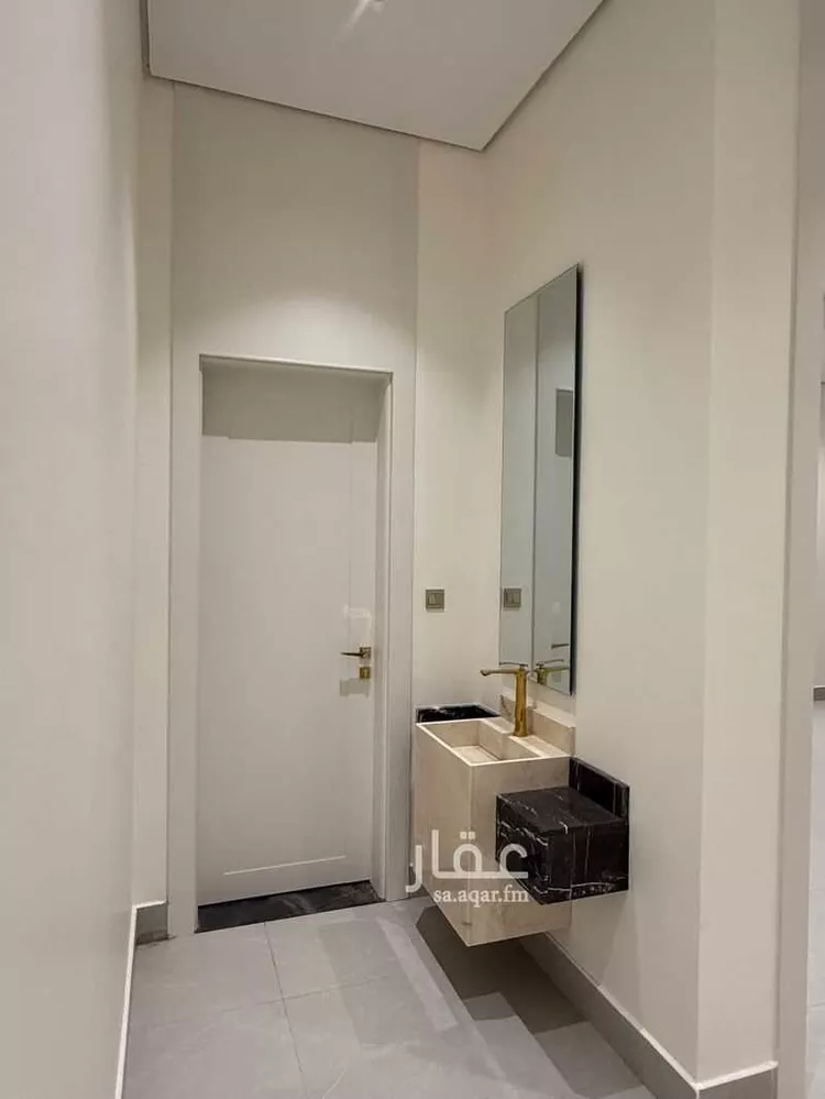 Floor for Sale in Riyadh Al Janadriyah 6