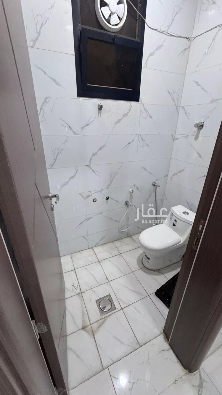 مكتب تجاري للإيجار في شارع عمر بن سليم, حي النخيل, مدينة بريده, منطقة القصيم