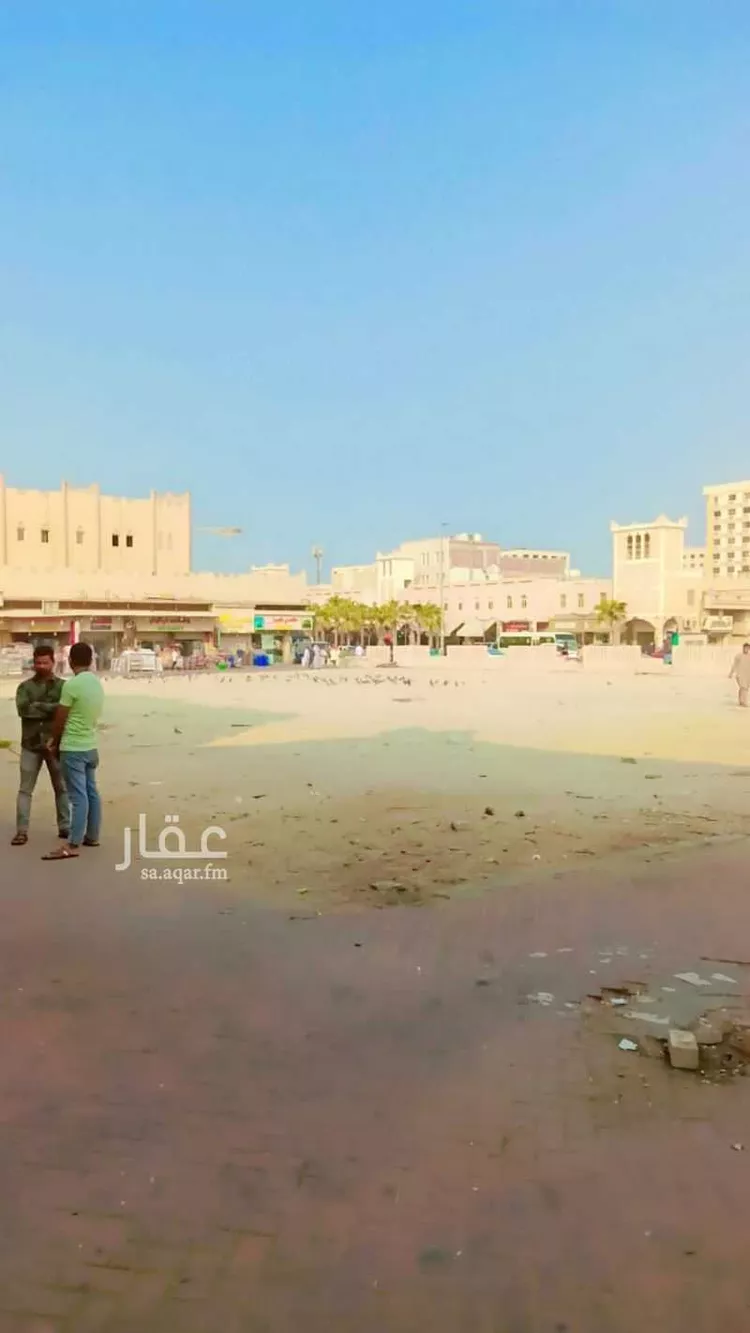 عمارة للبيع في شارع الرومي بن قيس, حي السوق, مدينة الدمام, المنطقة الشرقية صورة 2