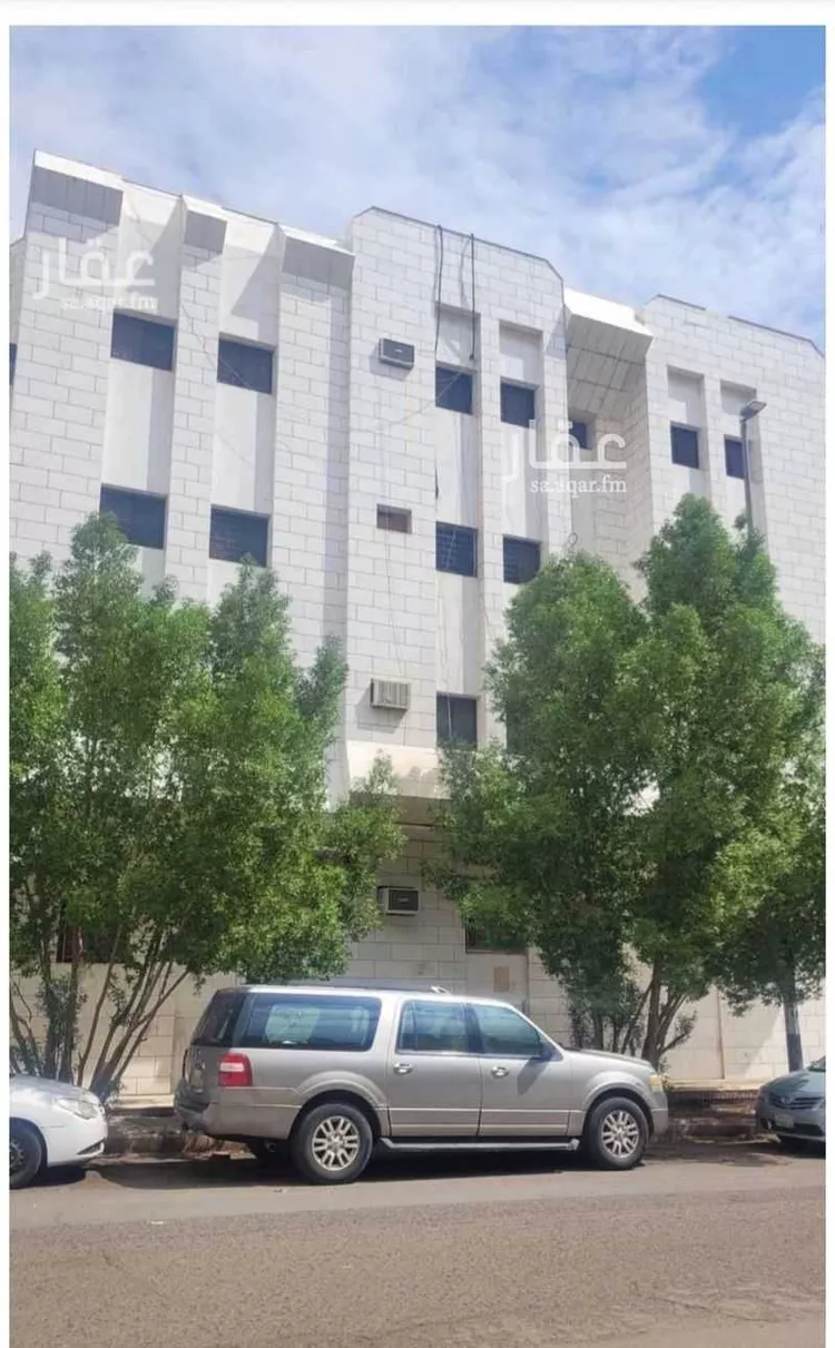 Building for Sale in Medina Qurban
