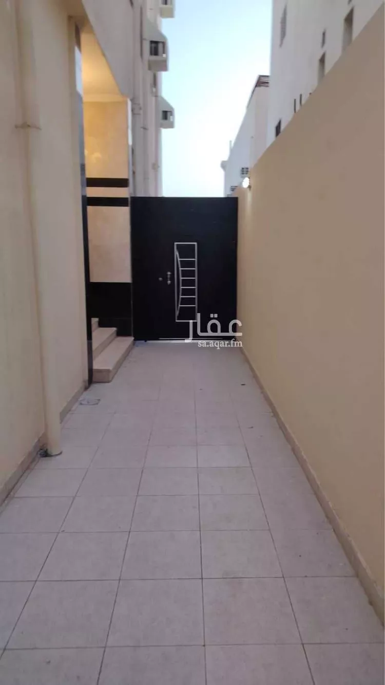 Building for Sale in Medina King Fahd صورة 3