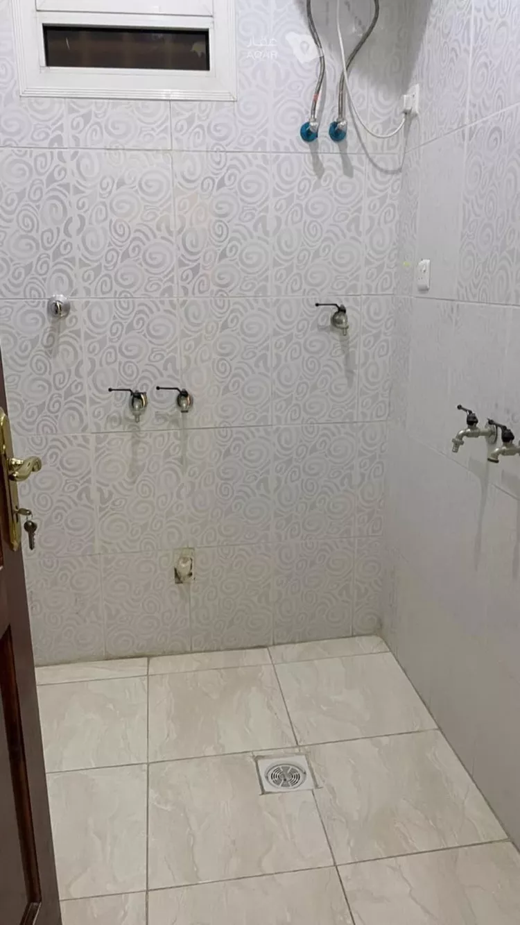 عمارة للبيع في حي ورقان, مدينة المدينة المنورة, منطقة المدينة المنورة 8