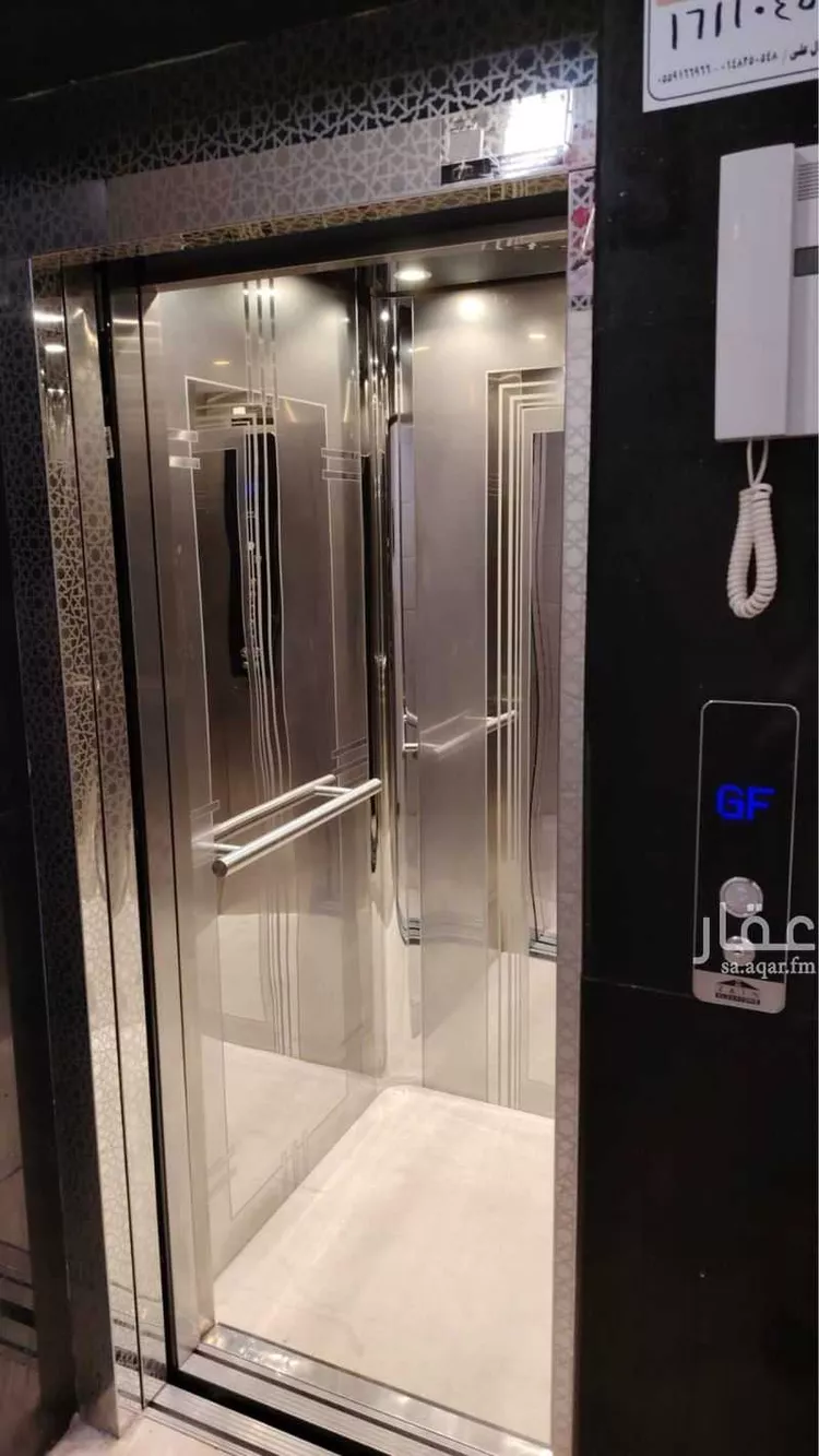 Building for Sale in Medina King Fahd صورة 4