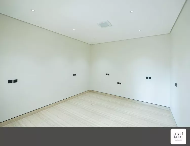 Floor for Sale in Riyadh Al Arid 24