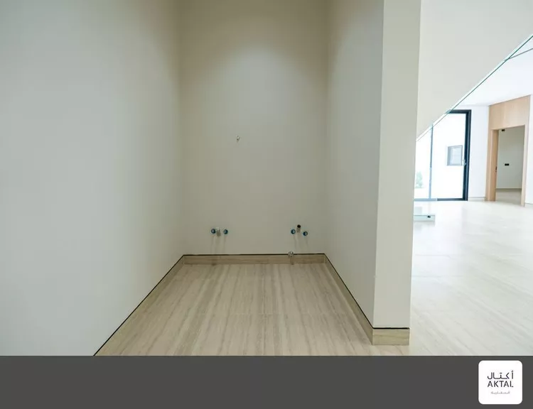 Floor for Sale in Riyadh Al Arid 21