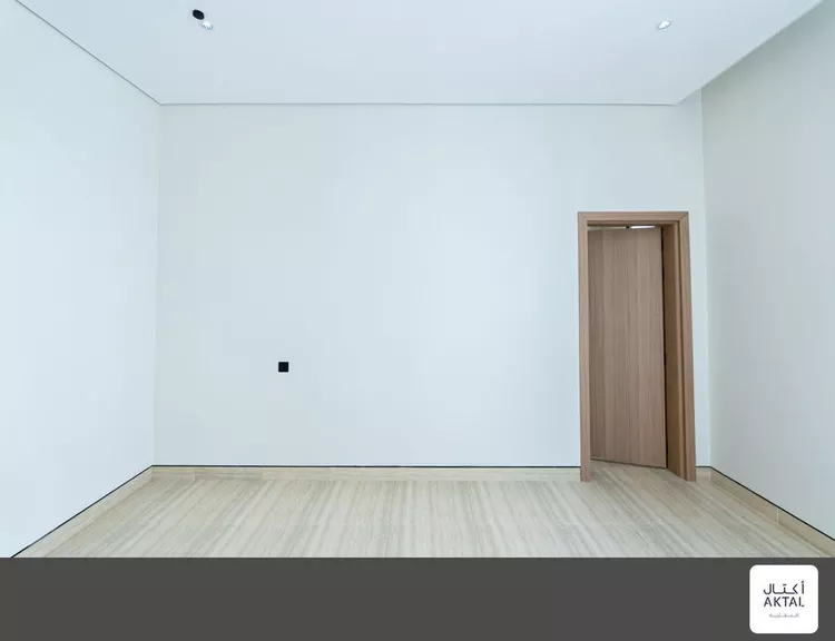 Floor for Sale in Riyadh Al Arid 7