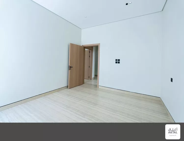 Floor for Sale in Riyadh Al Arid 10
