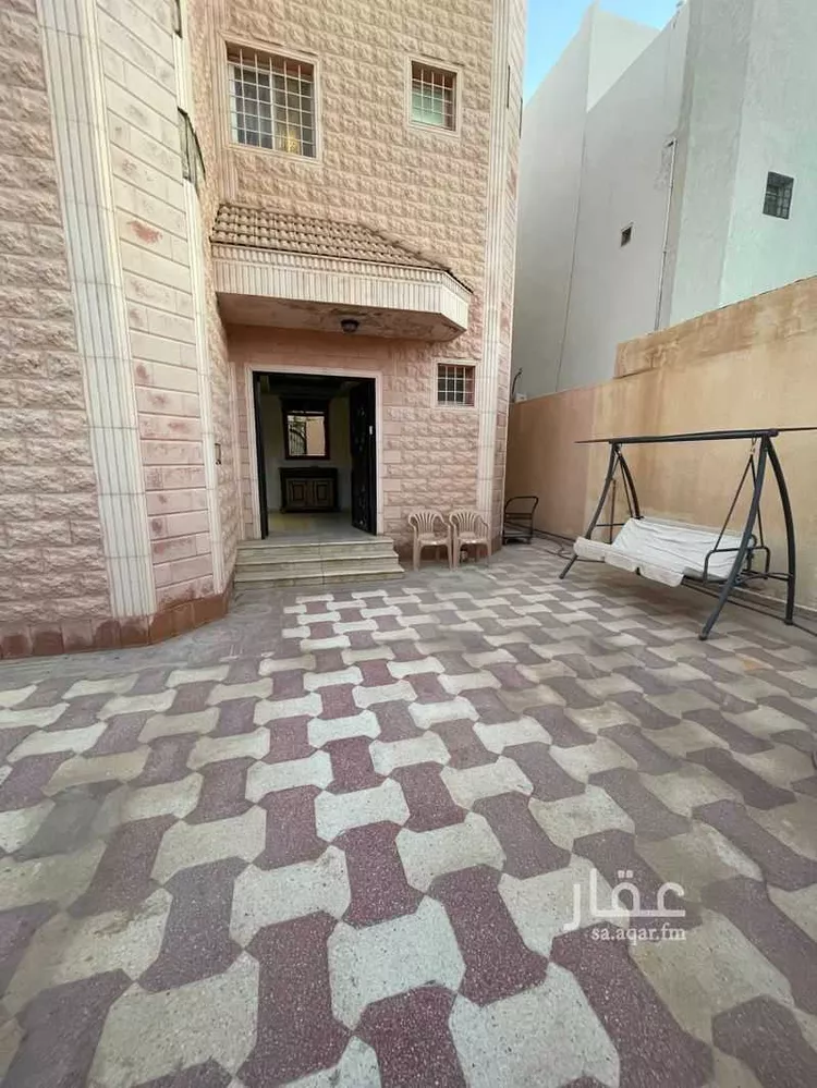 فيلا للبيع في شارع ابن صديق, حي النهضة, مدينة بريدة, منطقة القصيم صورة 2