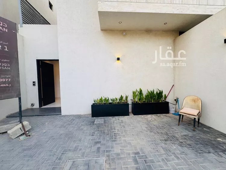 Floor for Sale in Riyadh Al Arid 7