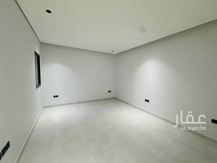 Floor for Sale in Riyadh Al Arid 7