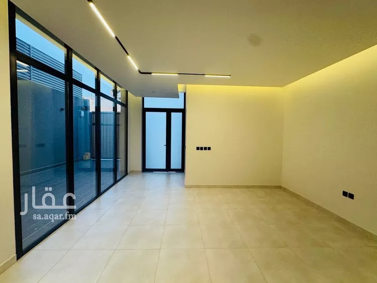 Floor for Sale in Riyadh Al Arid 10