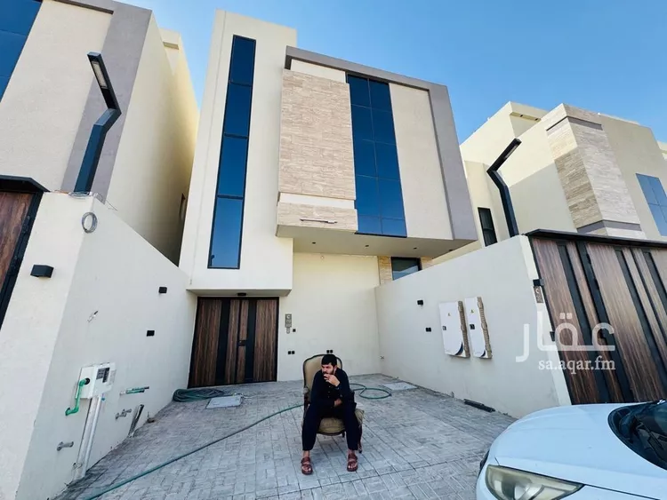 دور للبيع في شارع الحسن بن سفيان, حي العارض, مدينة الرياض, منطقة الرياض 1 صورة