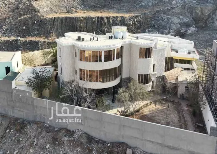 فيلا للبيع في شارع عبدالعزيز كردي, حي العوالي, مدينة مكة المكرمة, منطقة مكة المكرمة 1 صورة